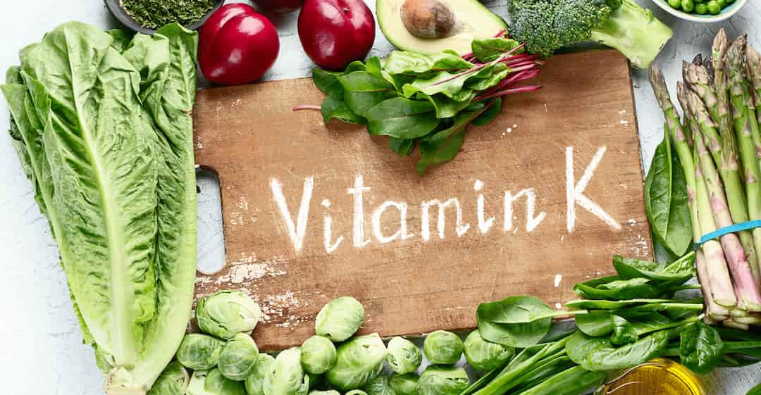 1. Cải bó xôi - thực phẩm giàu vitamin K