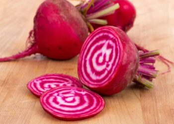 Uống nước dền ép chống lão hóa sớm