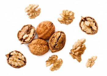 Lợi ích của hạt óc chó là cải thiện sức khỏe tim mạch