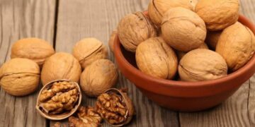 Cách chế biến cháo quả óc chó kết hợp với yến mạch