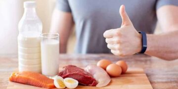 Bổ sung protein đều đặn trong suốt cả ngày