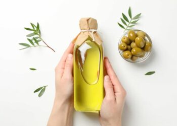 Cách sử dụng dầu oliu nấu ăn